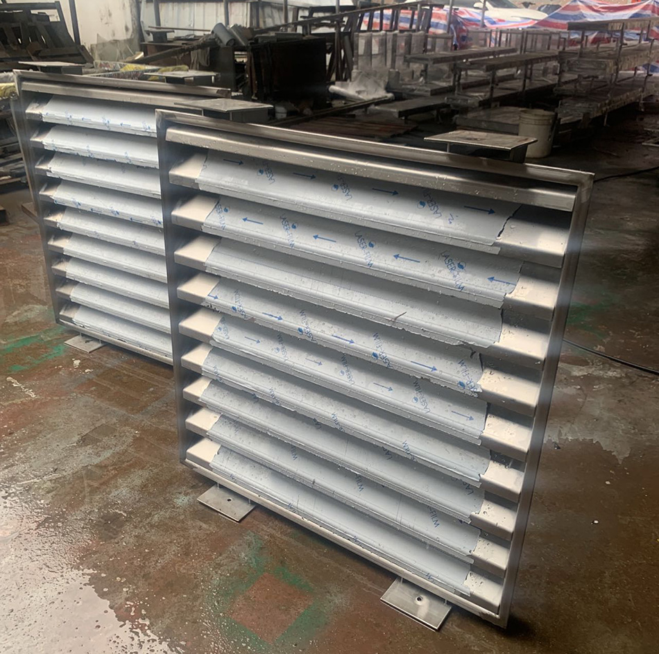 不鏽鋼百葉門Stainless steel shutter door-訂造不銹鋼火牛房門-中電CLP港燈HKE火牛房門2