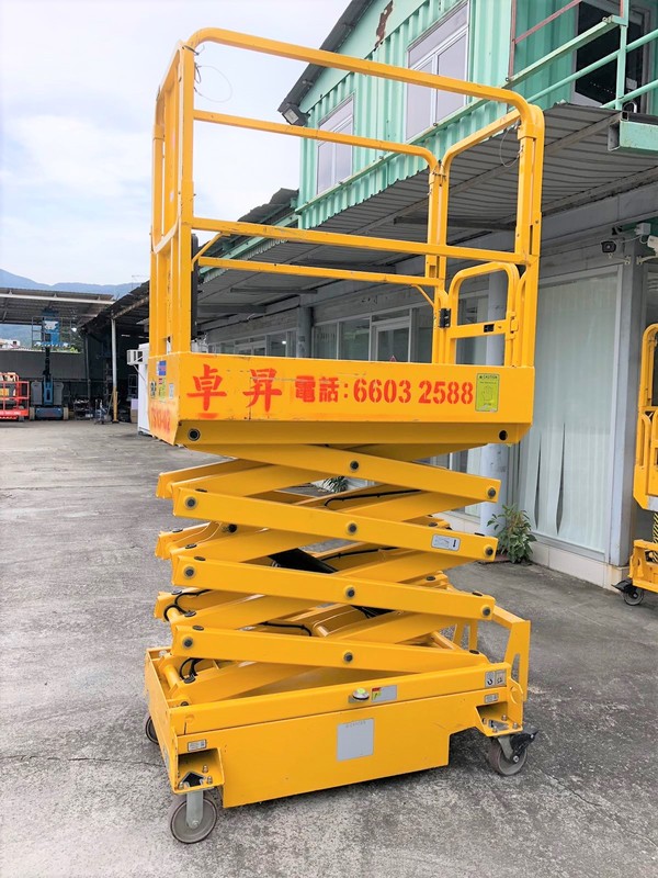 出租高4m手推較剪台車（室內小型工程專用-輕盈可入lift）1