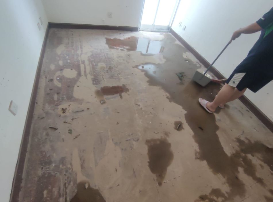 地板翻新打蠟服務-雲石地板-膠地板-木地板-水晶地板-Floor-renovation-大潭獨立屋單位水浸後清潔翻新3