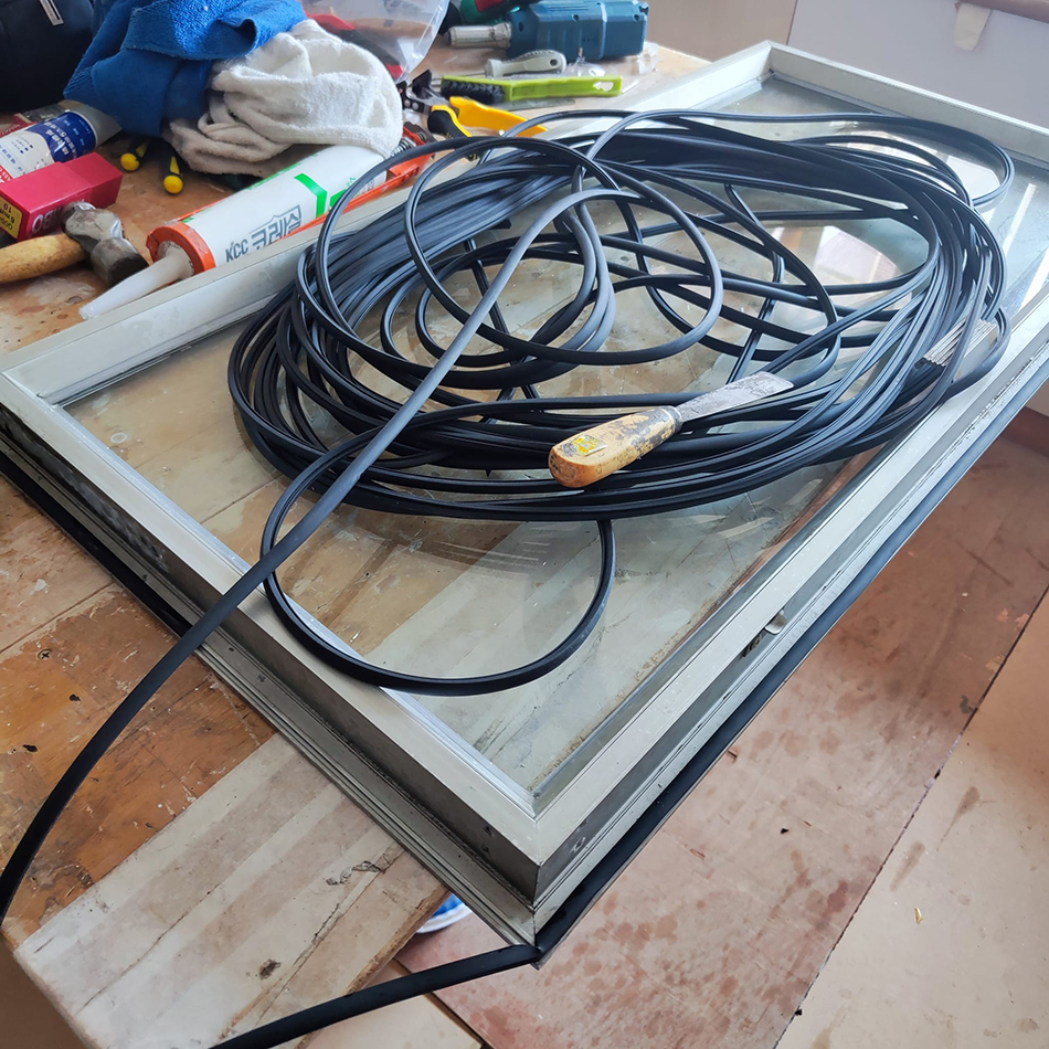 更換鋁窗防水膠邊工程案例丨鋁窗防漏工程-鋁窗維修工程-鋁窗維修收費-鋁窗維修邊間好-Window-Repair
