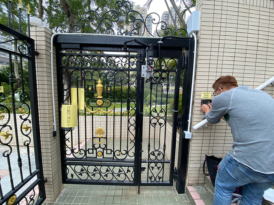 沙田翠湖花園戶外大閘自動門工程-自動門感應器安裝-External-Door-Closer-自動門香港-電動門較工程-電動門公司1