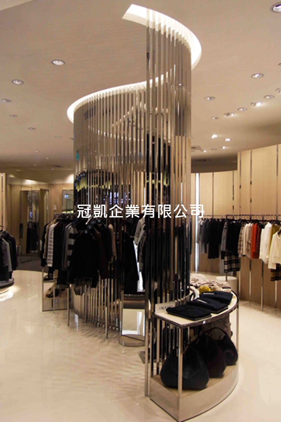 訂造不銹鋼展櫃工程-商店展示櫃-shop-display-cabinet21