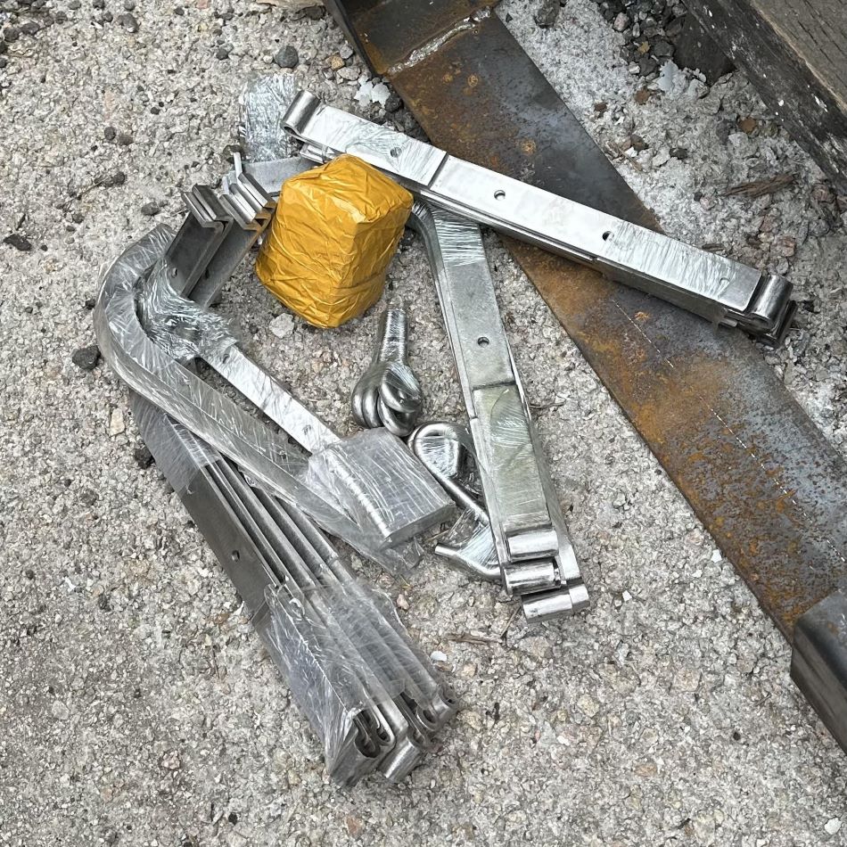 訂造各類工業車輛專用鋼鐵類配件-運輸海鮮貨車專用不鏽鋼旁板較