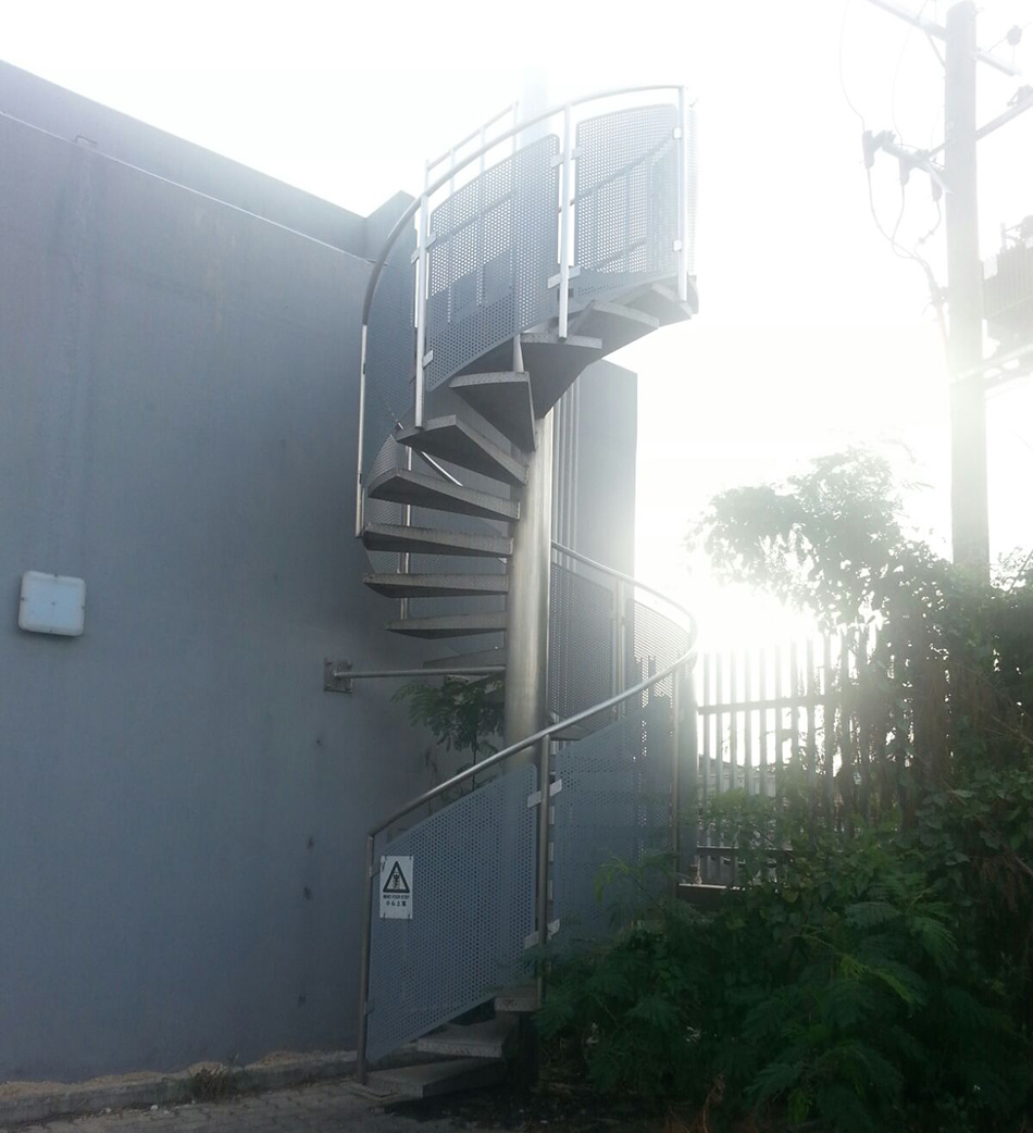 訂造鐵樓梯-外牆樓梯-貨櫃屋樓梯-戶外樓梯-逃生梯-山坡鐵梯-訂做-訂製-鐵器工程-鐵樓梯製作-鐵器hk-鐵器工程報價-Iron-Ladder-不鏽鋼 旋轉樓梯Stainless steel spiral staircase