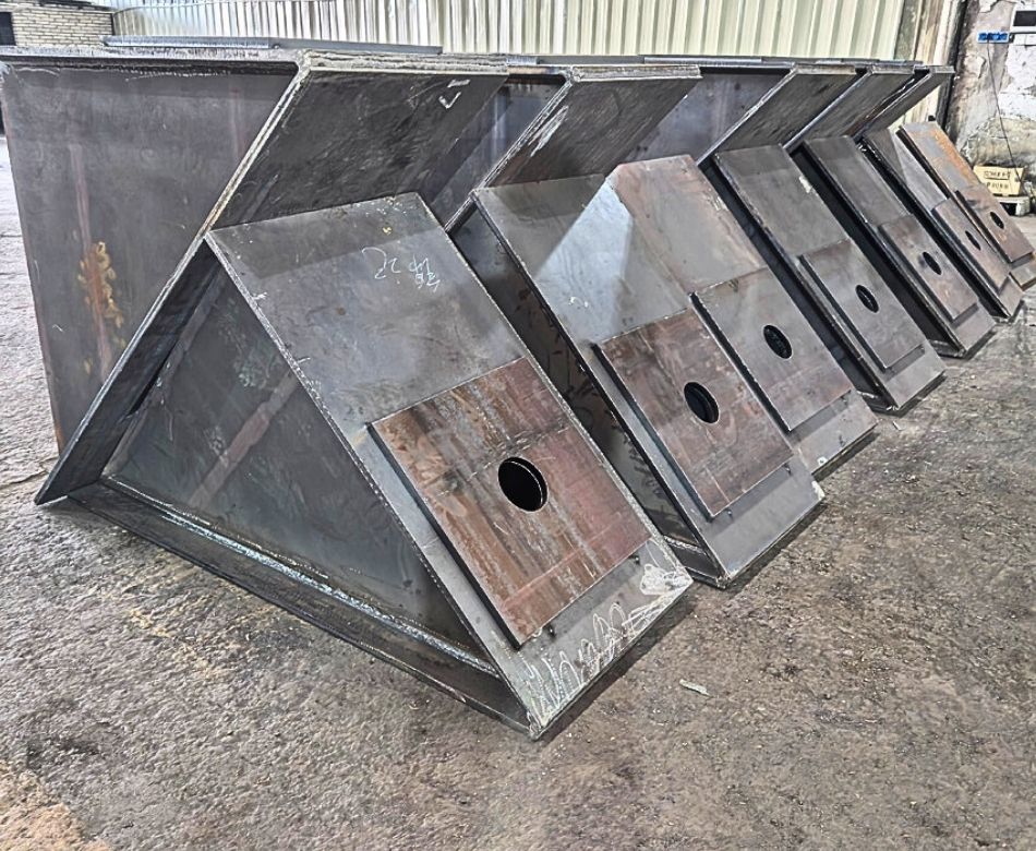 設計及生產預製三角箱-打樁支撐三角箱訂造-建築工程鋼鐵預製件生產商-地盤三角箱-地基重型支撐配件定製加工服務2