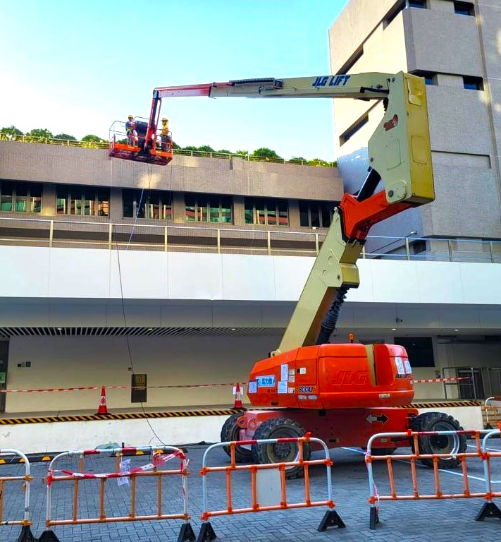 JLG-800AJ摺臂式升降台車租／售-高約24m-應用實例外牆工程