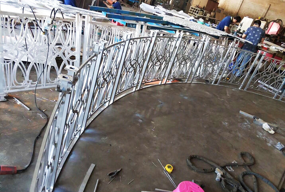 訂造鋁質欄河欄杆欄桿圍欄格柵安裝工程_激光切割加工