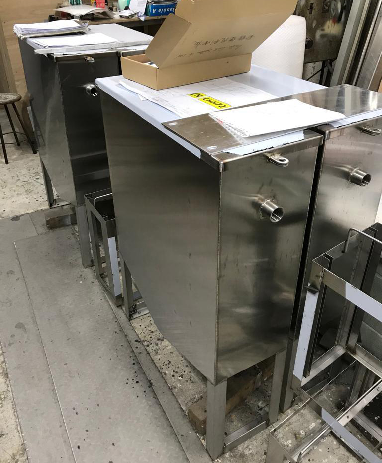 訂造／做／製不銹鋼水缸隔油缸（提供安裝服務）-餐廳食肆不銹鋼隔油缸-大廈天台不銹鋼水箱-不鏽鋼水箱儲水缸
