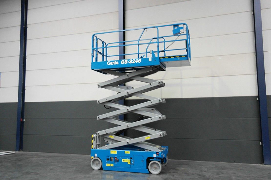 出租Genie-GS3246較剪式小型電動升降台-高約10m（租Genie升降台-Scissor-lift-platform-租較剪式升降台-高空工作台租售-租流動工作台-租工程升降車-租勞工處高空工作台）